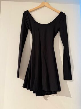 MESKI Black Long-Sleeve Scoop Neck open back dress soft mini